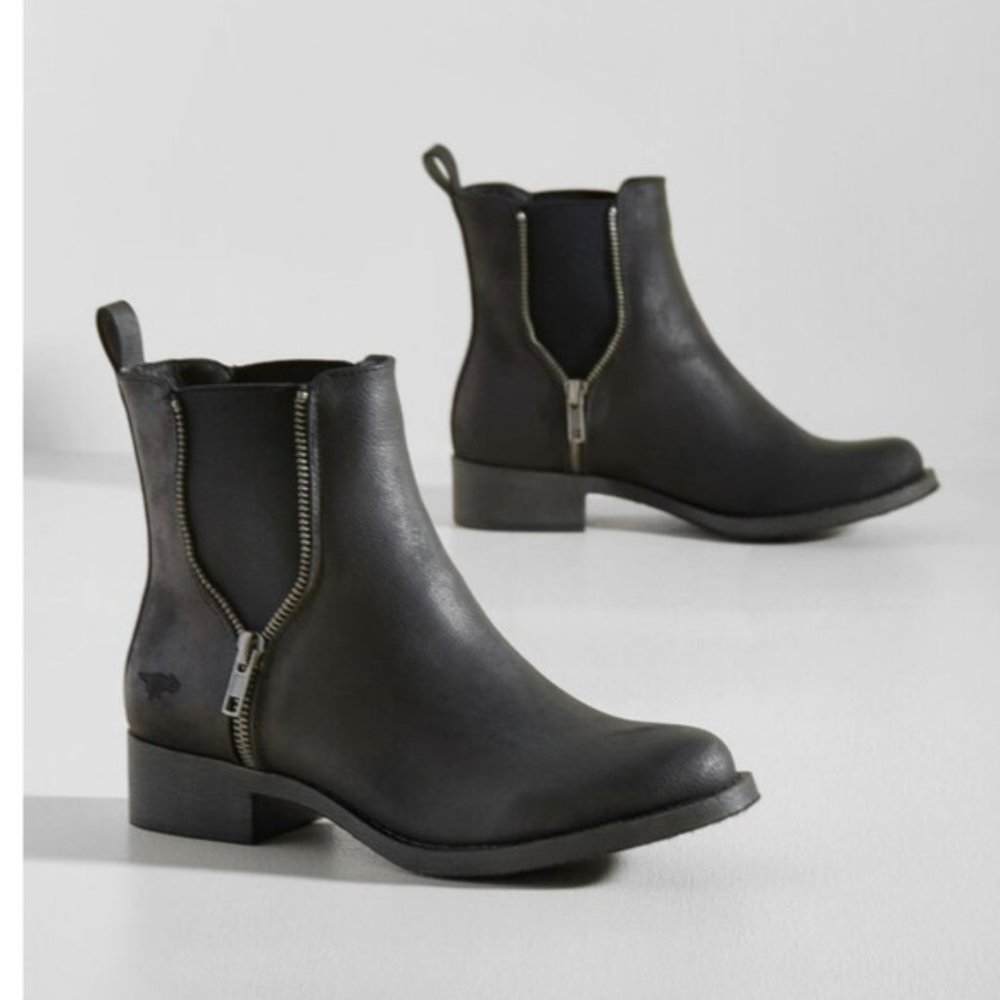 NEW ModCloth Casual Influence Boot in Matte Black